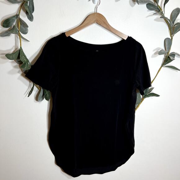 Gap Fit Breathe Side Slit Black Tee - Picture 1 of 4